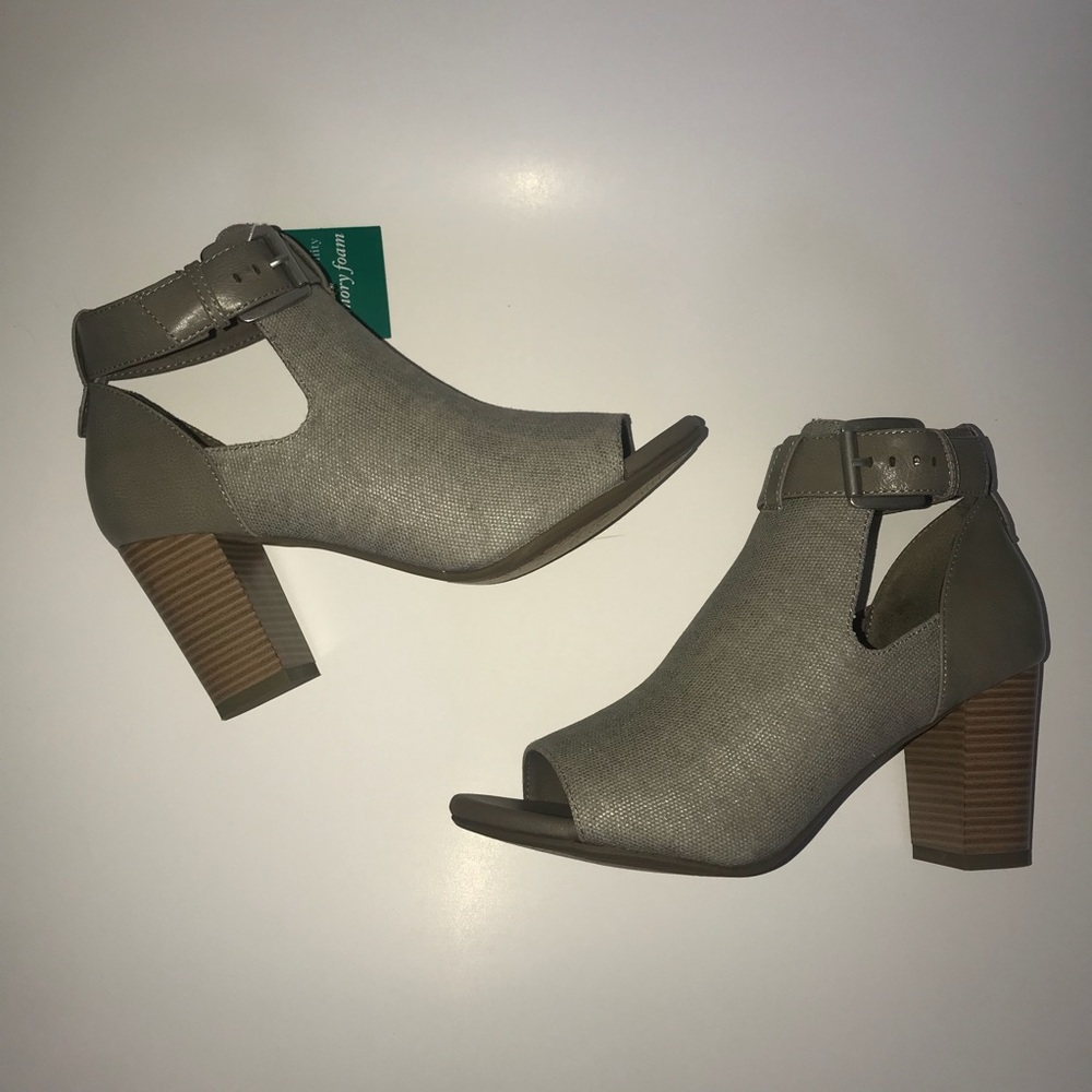 New Sole Senseability peep toe ankle booties 7.5